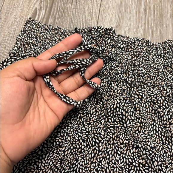 Abercrombie & Fitch High Waist Black and White Shorts - Picture 4 of 7